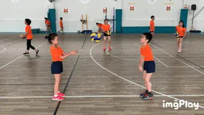 大谷翔平在 2024 年道奇队春训首秀中，单场贡献三安打展现火热状态